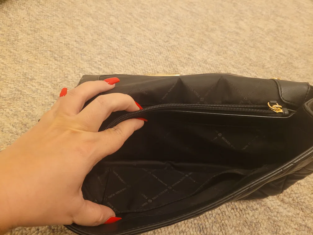 Michael Kors Black Leather Shoulder Bag image indicator(6)