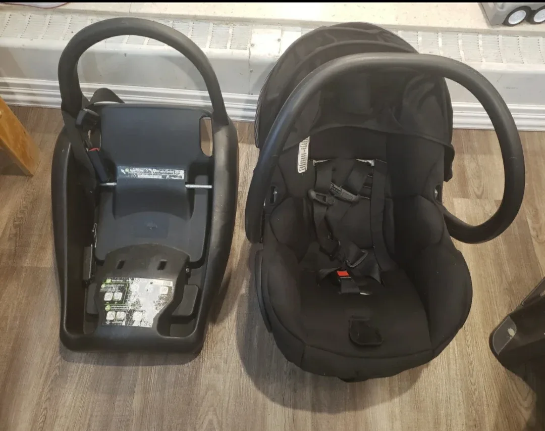 Black Infant Car Seat with Base thumbnail