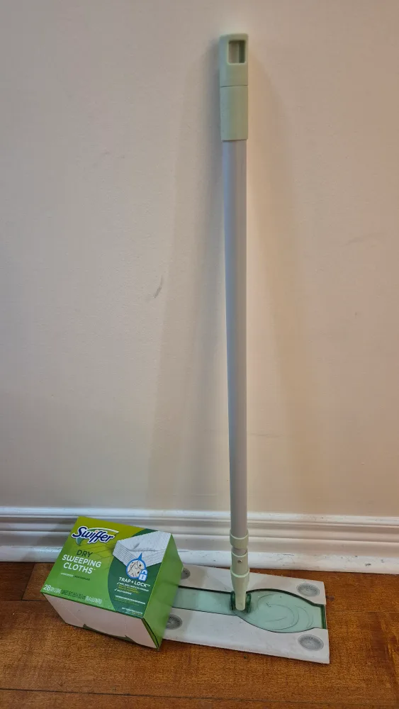 *Moving Out Sale* Swiffer Dry Sweeping Cloths & Mop (Adjustable) thumbnail
