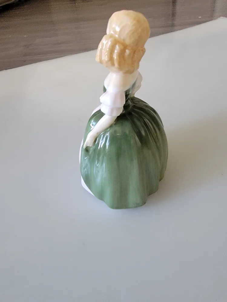 Royal Doulton Figurine Penny H.N. 2338 image indicator(2)