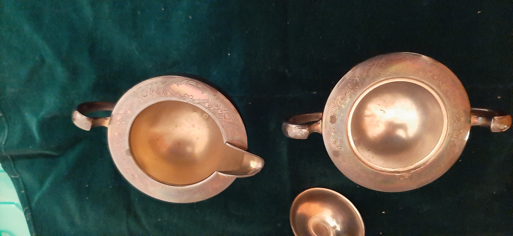 Silver Plated Rogers 1881 Sugar Bowl & Creamer - photo 2