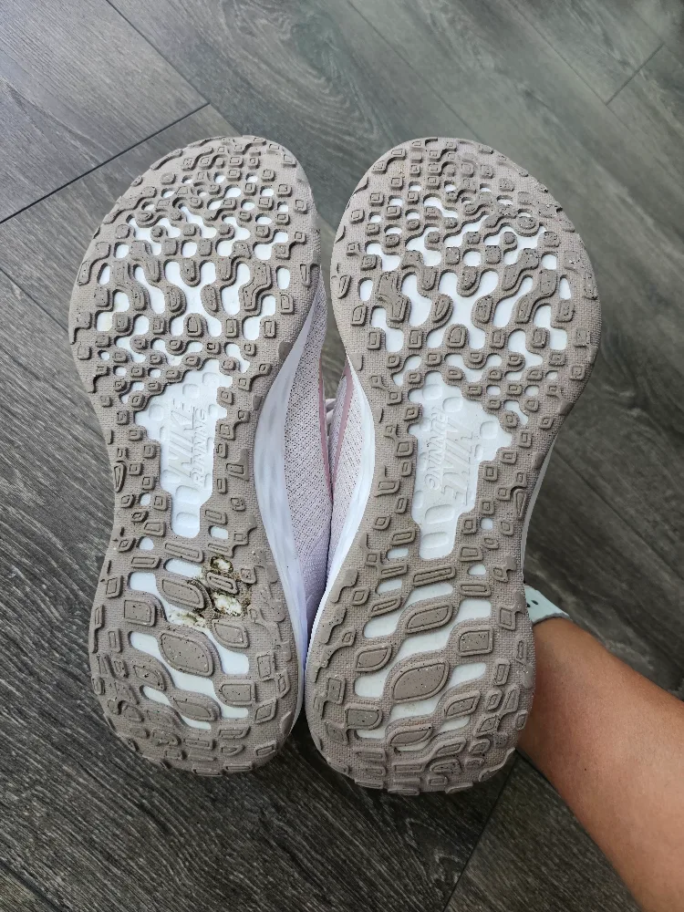 Nike Revolution 6 Running Shoes - US 7.5 image indicator(3)