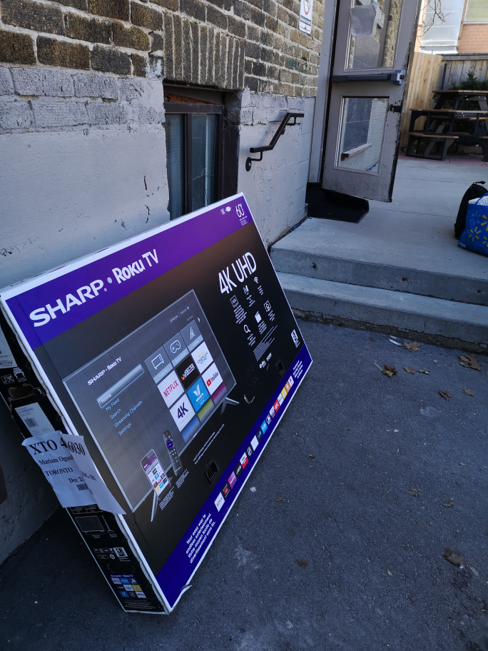 Sharp Roku TV 60" 4K UHD - photo 2