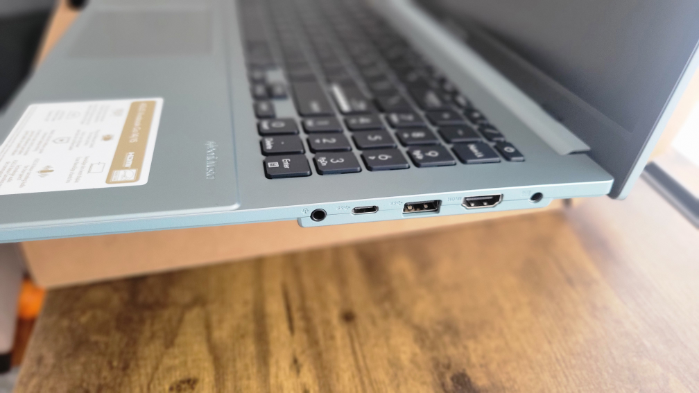 ASUS Vivobook 15.6" AMD Ryzen 5 - New in Box - photo 3