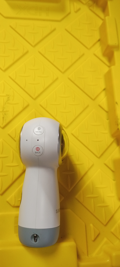 Samsung Gear 360 Camera - White as is in picture it works - photo 2