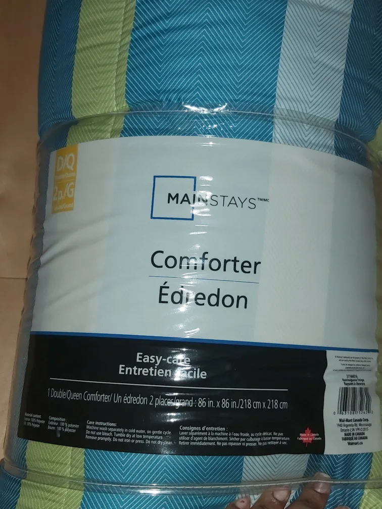 BRAND NEW- Mainstays D/Q Comforter - 86" x 86" thumbnail