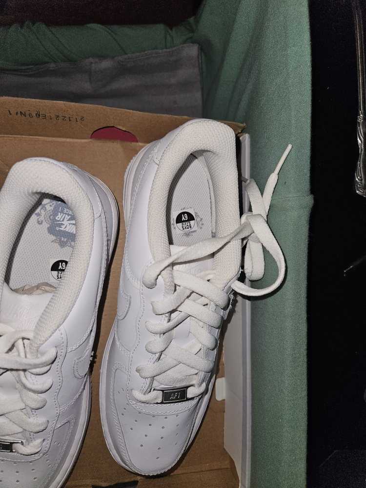 Nike Air Force 1 LE (GS) - Size 6Y - White - photo 4