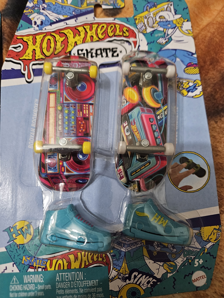 Hot Wheels Skate Fingerboard & Shoe Bundle - photo 4