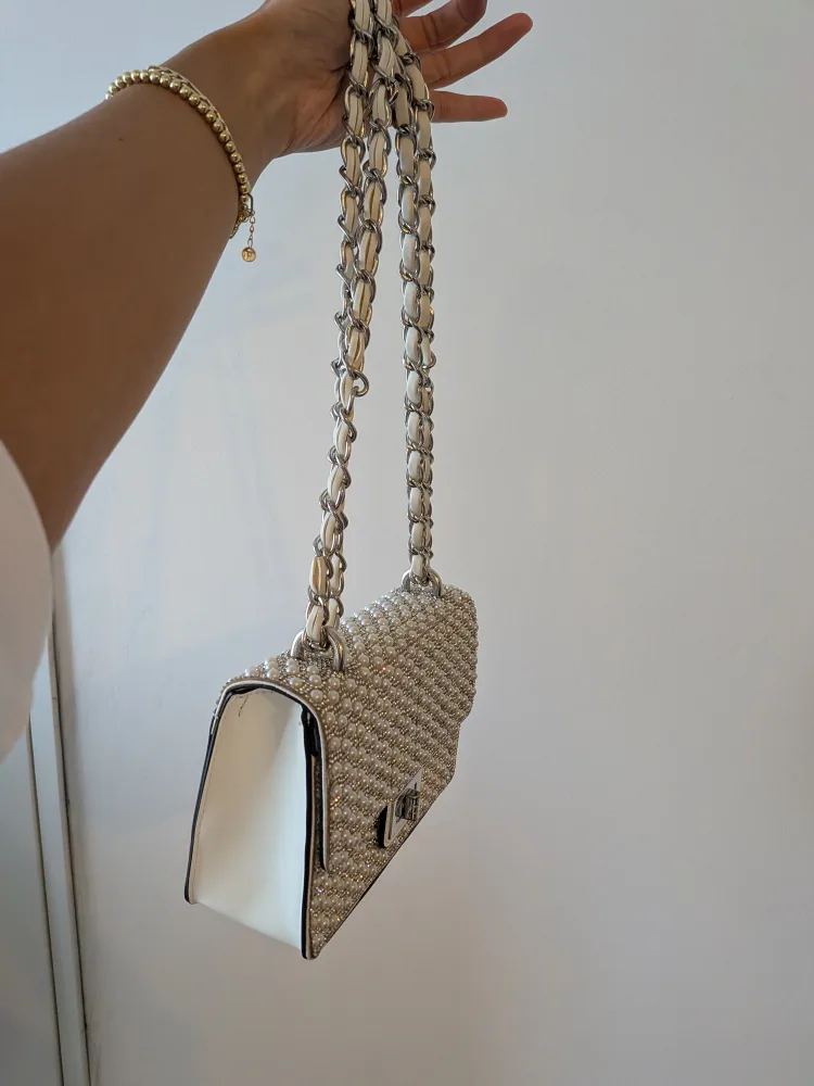 Sparkly Pearl Bag image indicator(5)