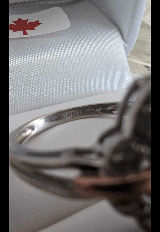 10K Gold Canadian Diamonds engagement ring - photo 4