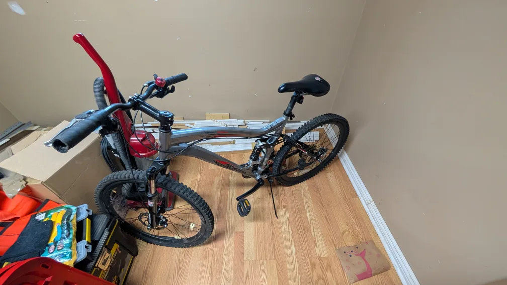 Schwinn React 300 Full Suspension Mountain Bike image indicator(3)