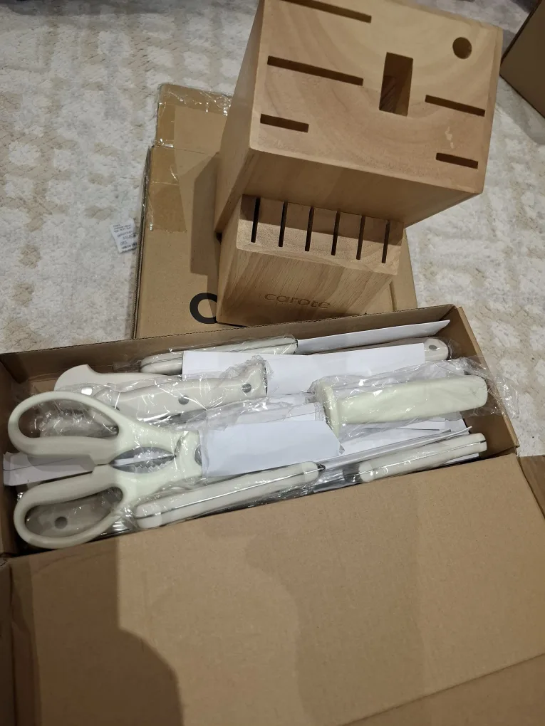Carote Knife Set with Block - New in Box thumbnail