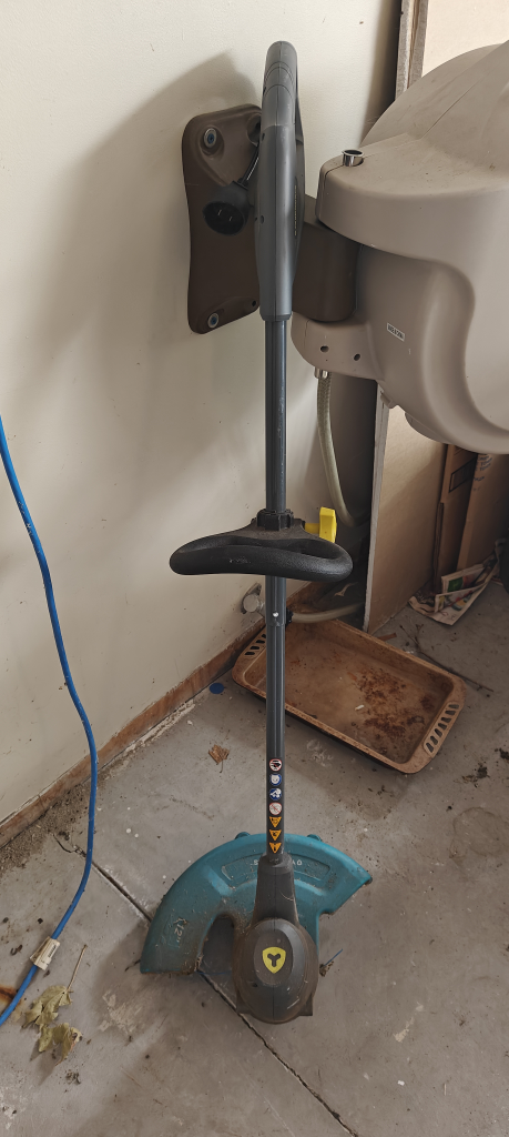 Yardworks Weed Trimmer - photo 2