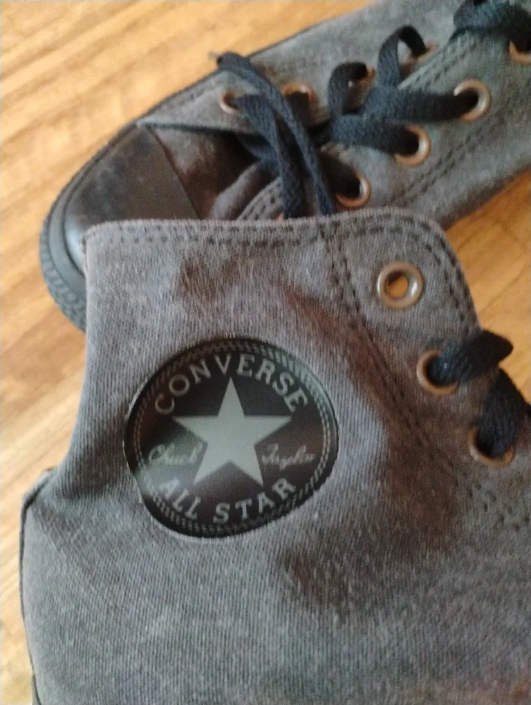 Converse Chuck Taylor All Star High Top - Size 9 image indicator(2)