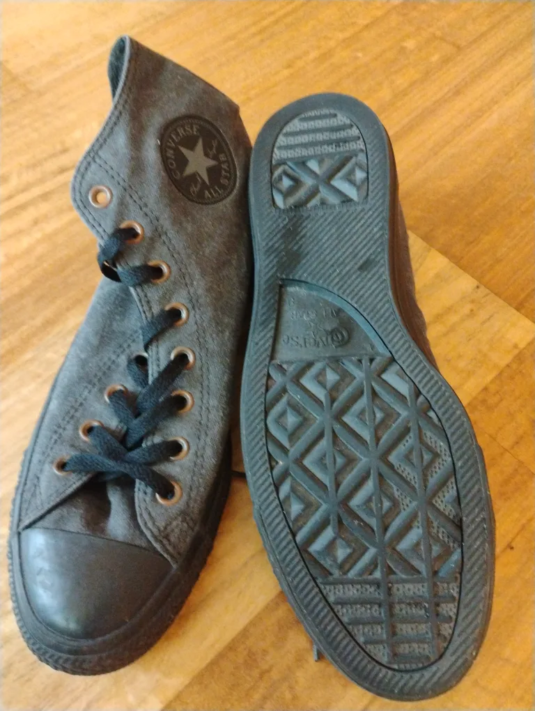 Converse Chuck Taylor All Star High Top - Size 9 image indicator(3)