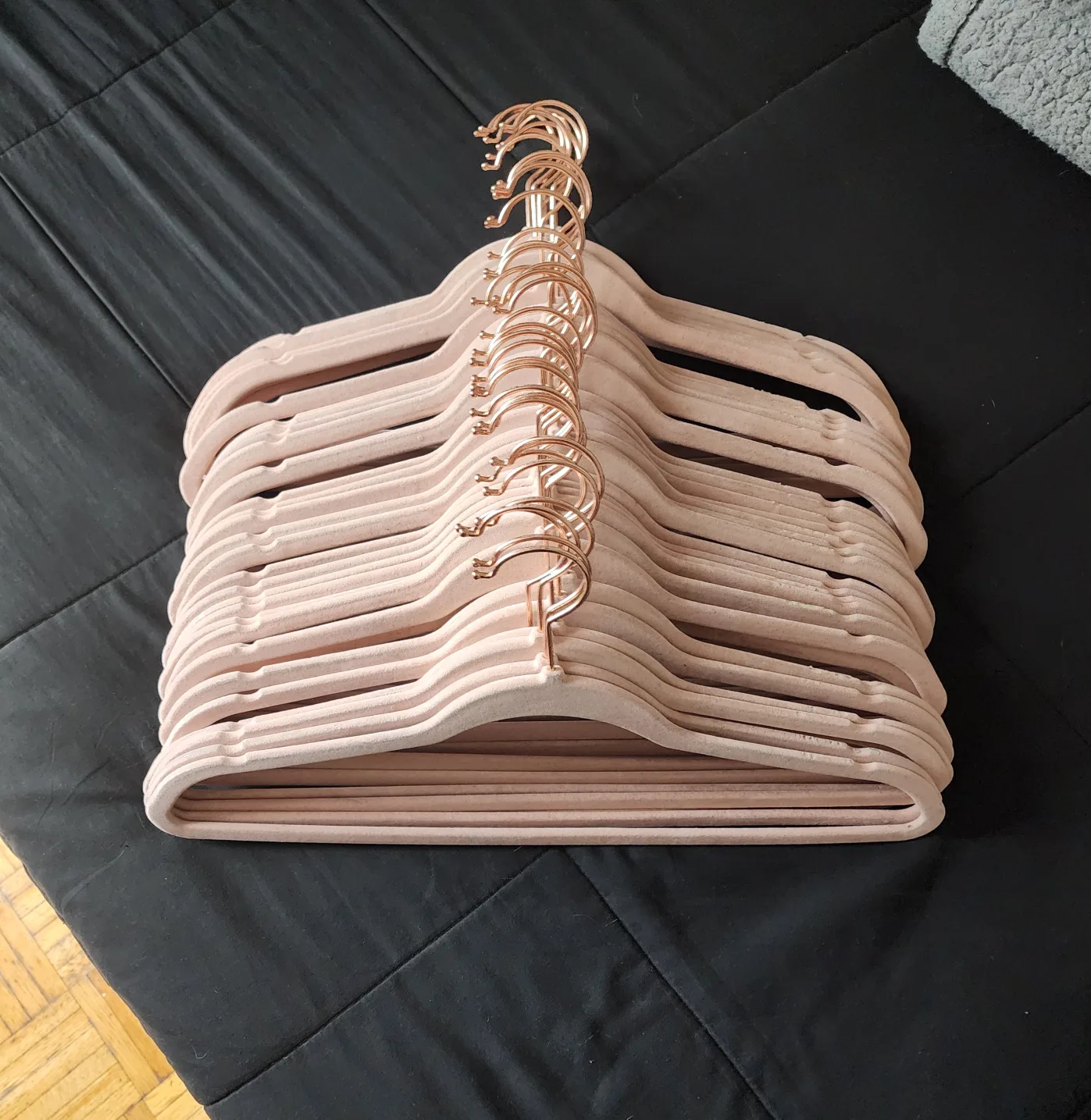 House Day Premium Velvet Hangers - 30 Pack image indicator(2)