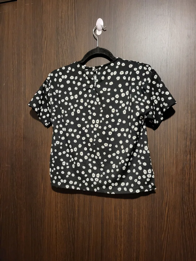 Zara Daisy Crop Top Size: 13-14 image indicator(7)