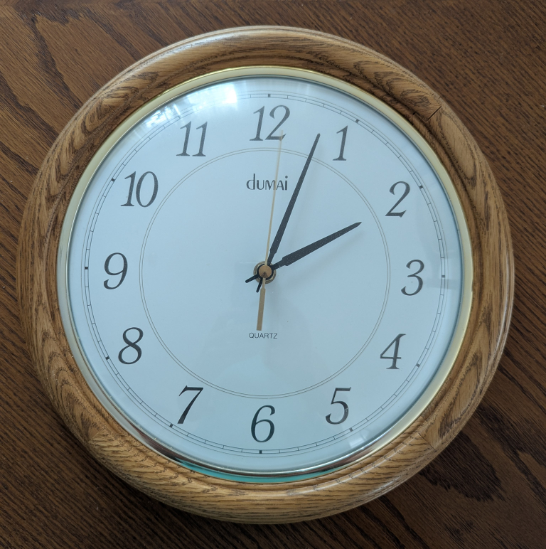 Dumai Quartz Wall Clock