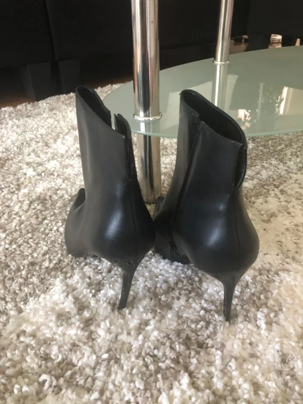 Aldo Black Leather Ankle Boots - Size 8.5 image indicator(3)
