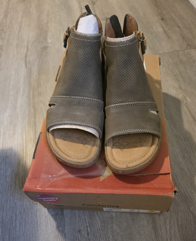 Comfortiva Cerstin Olive Sandals - Size 8