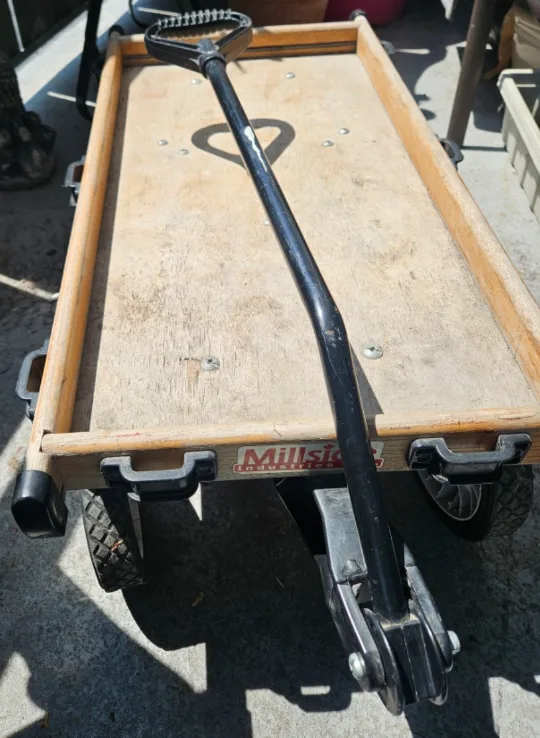 Wagon WITH SNOW COVER & SLED ATTACHMENTS image indicator(2)