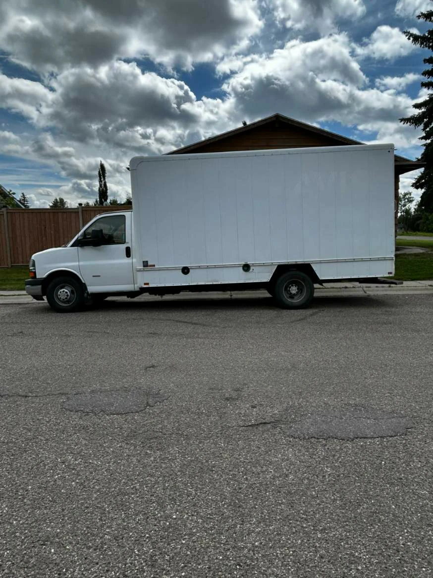 2014 Chevrolet Express Cutaway Box Truck - photo 2