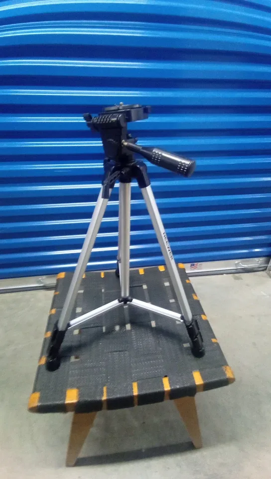 NEEWER Camera Tripod thumbnail