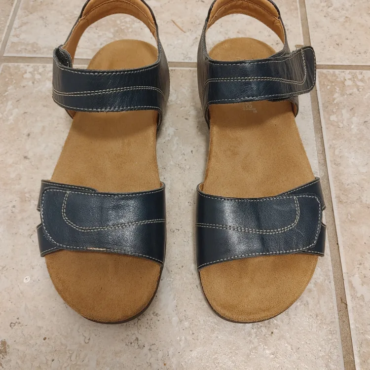Women's Leather Sandals - Size 9 thumbnail