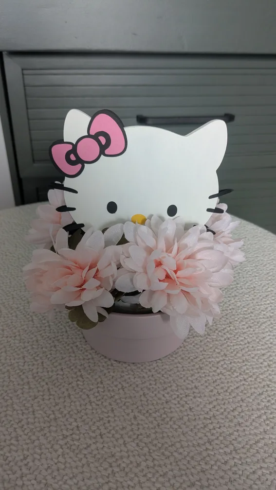 Hello Kitty Centrepieces ×4 thumbnail