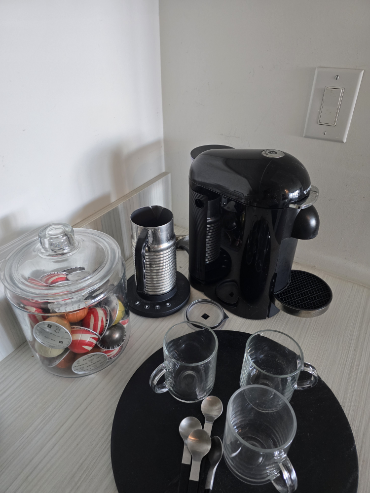 Nespresso Vertuo Bundle (W/ Aerocino, mugs, pod jar)