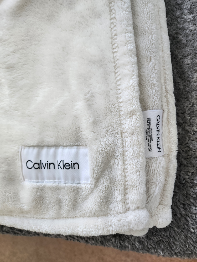 Calvin Klein Blanket - photo 2