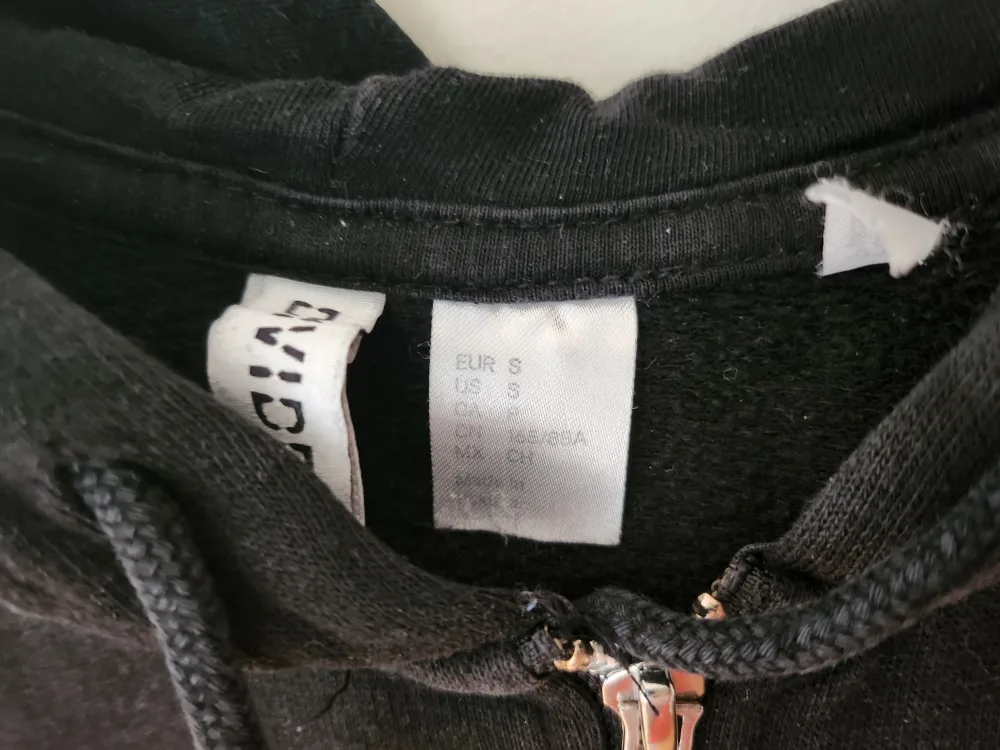 H&M Divided Black Zip-Up Hoodie - Size Small 🥕 image indicator(2)