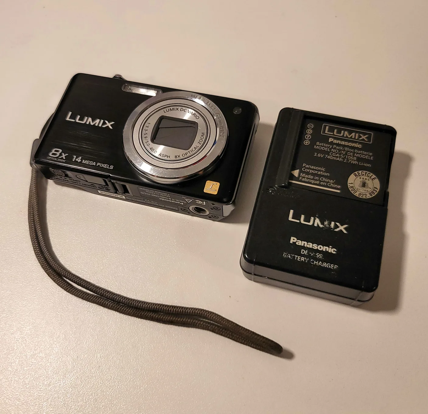 Panasonic Lumix DMC-FH20 Digital Camera thumbnail