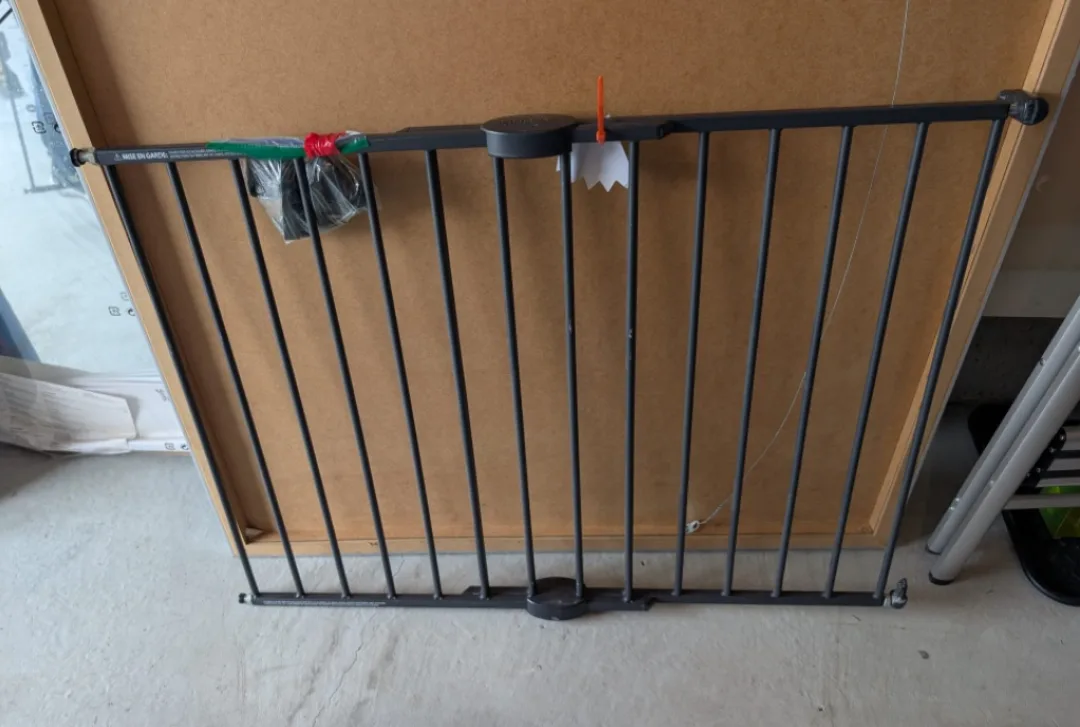 Dreambaby Made in Canada Extra Tall Gate (2 pieces ) thumbnail
