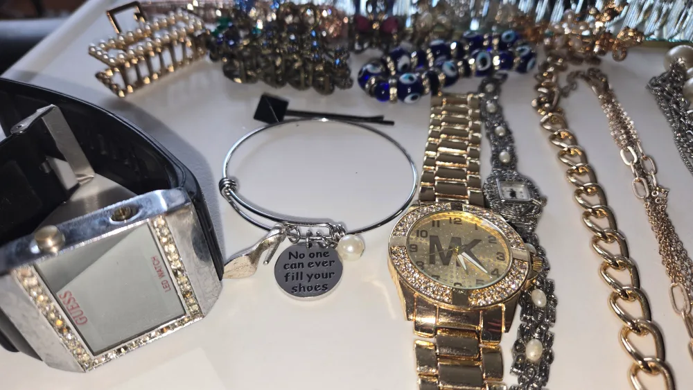 Assorted Costume Jewellery Lot image indicator(2)