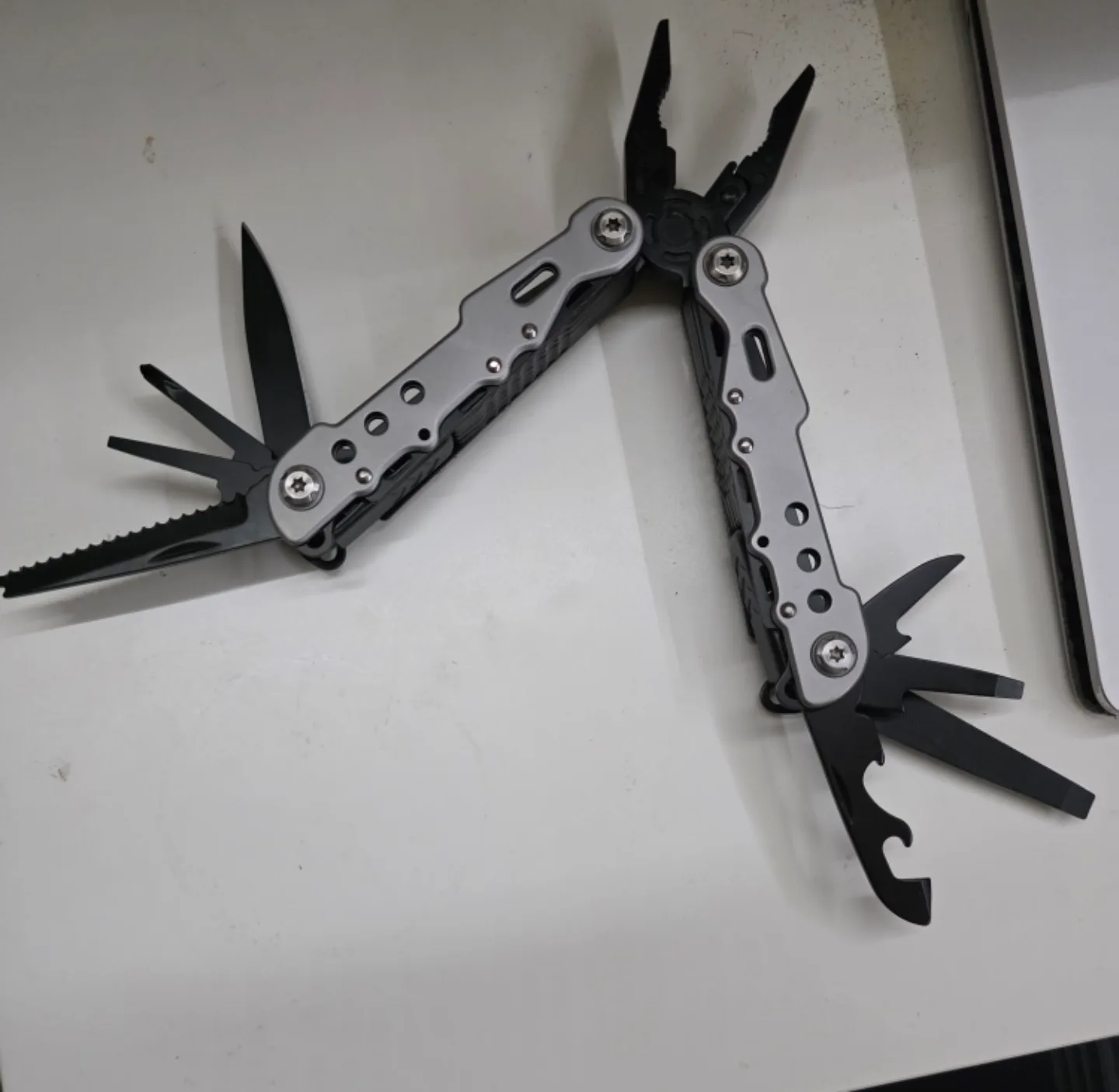 Walter Multi-Tool with Sheath image indicator(4)