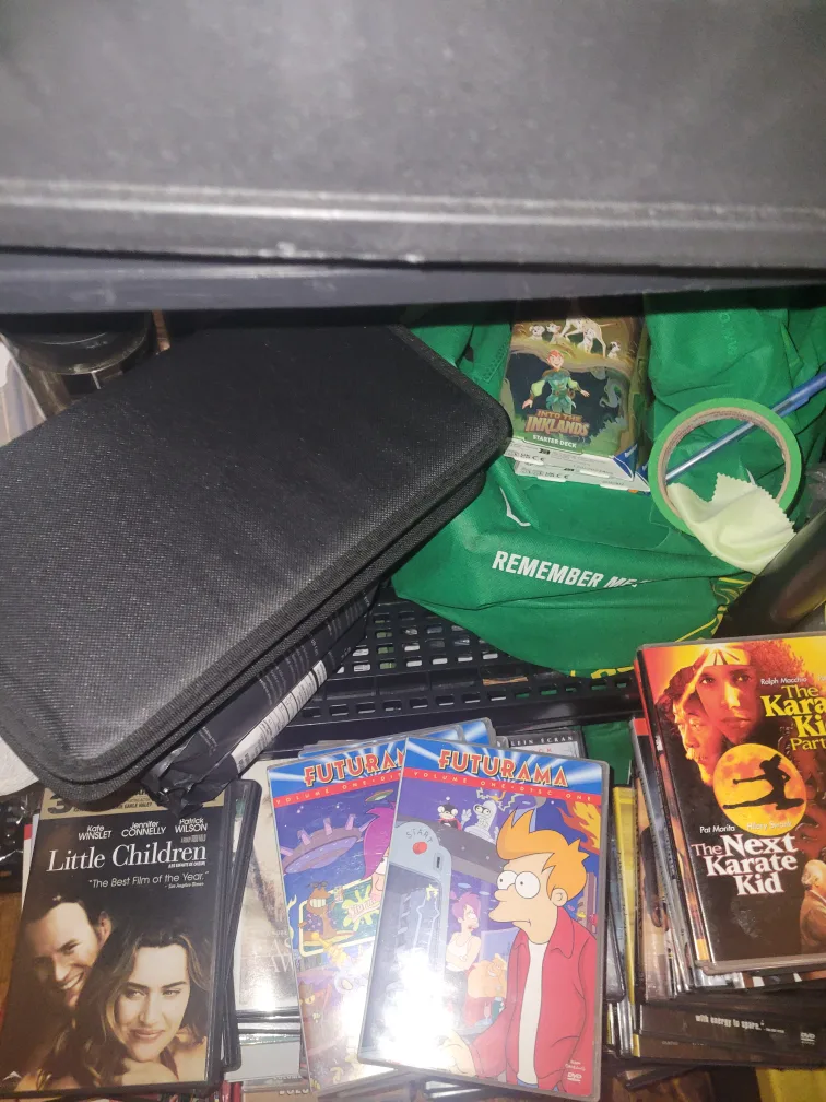emty dvd cases. thumbnail