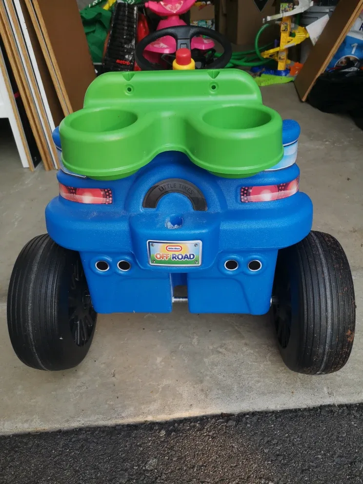 Little Tikes Cozy Truck Ride-On Toy image indicator(2)