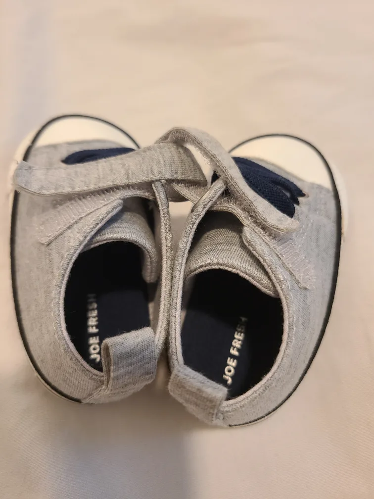 Joe Fresh Baby Grey Sneakers, size 3 thumbnail