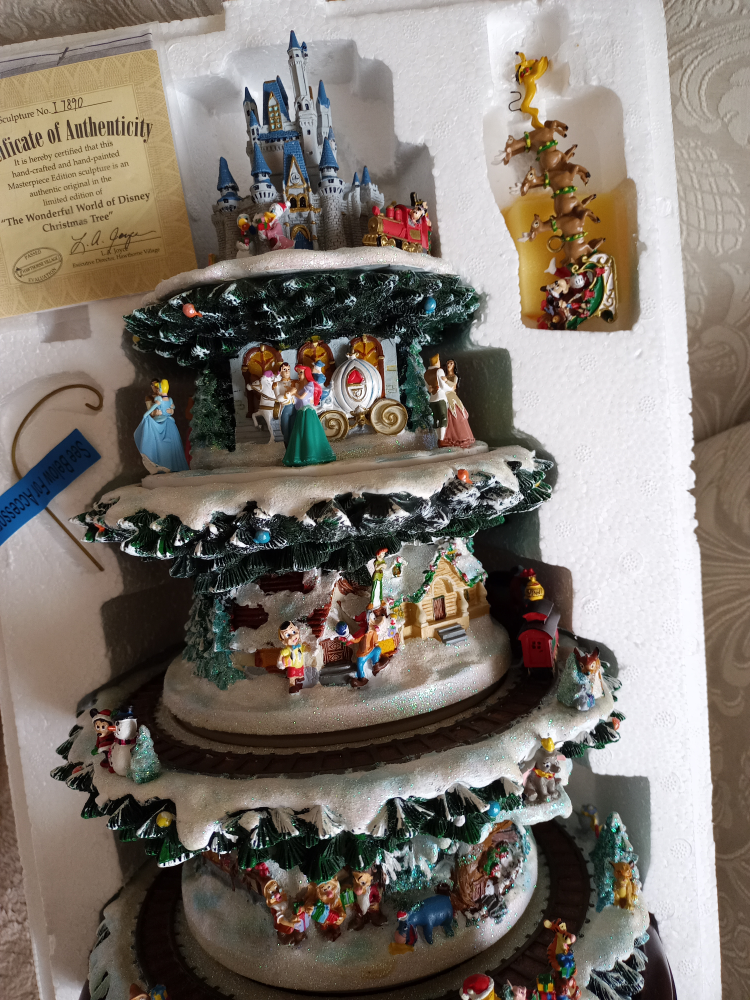 Disney "Wonderful World" Christmas Tree - photo 3