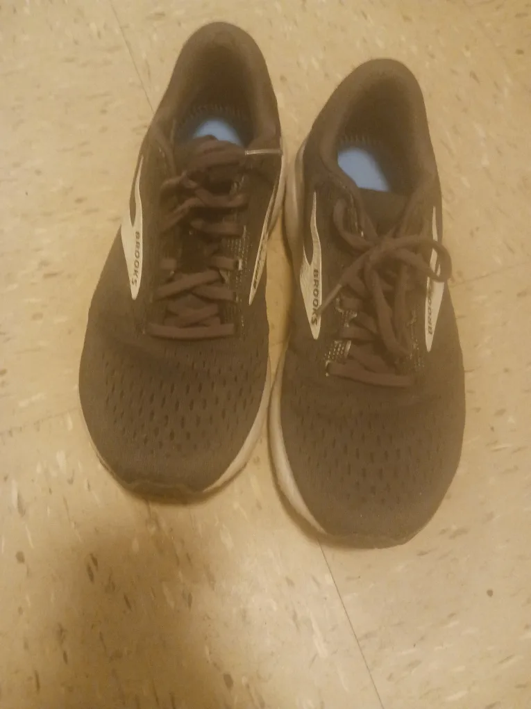 Brooks Running Shoes image indicator(2)