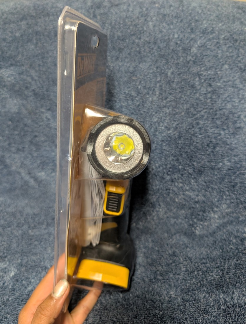 New DeWalt DCL040 20V MAX* LED Work Light - photo 2
