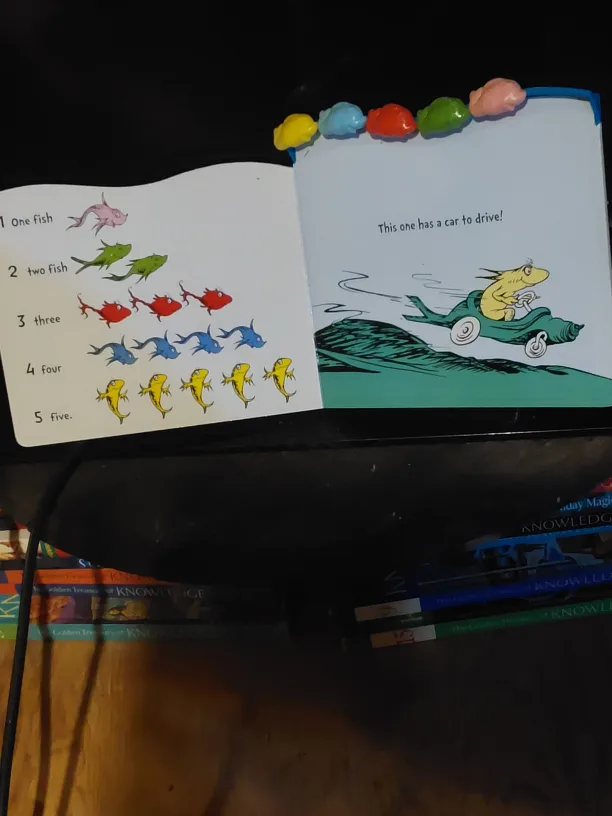Dr. Seuss's One Fish, Two Fish Book image indicator(2)
