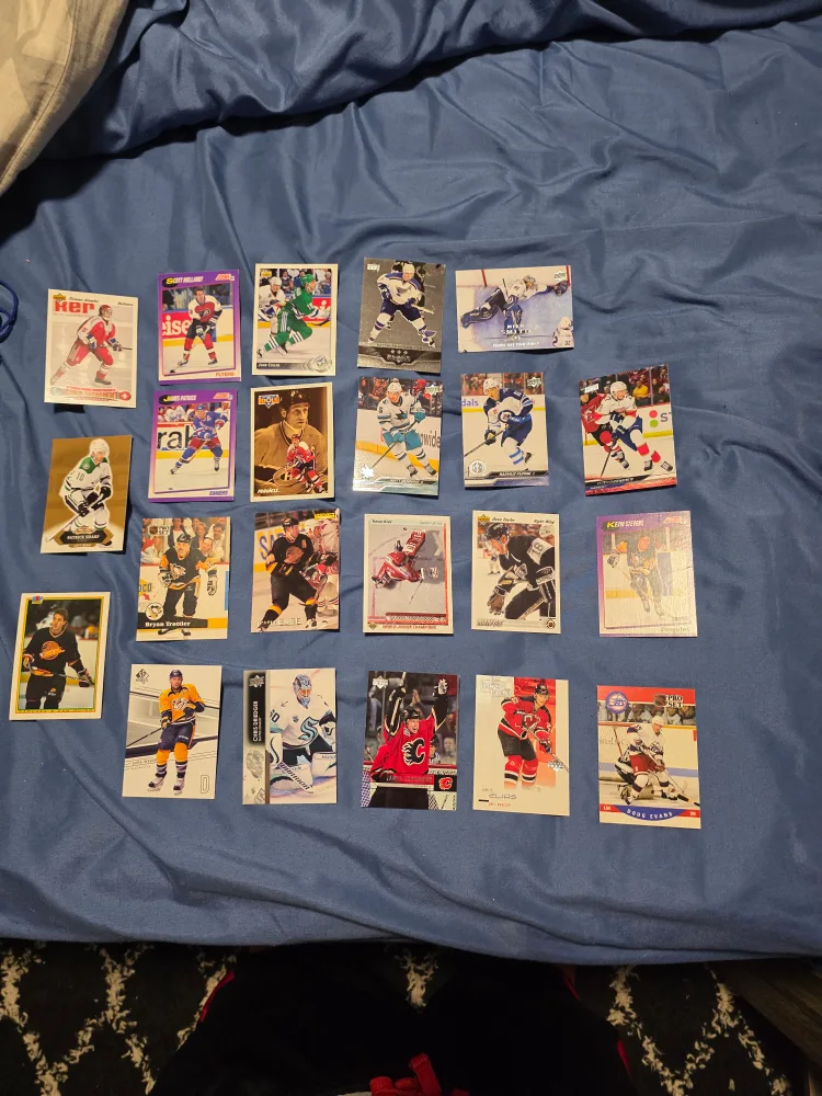 Hockey Trading Cards - Assorted Collection image indicator(2)