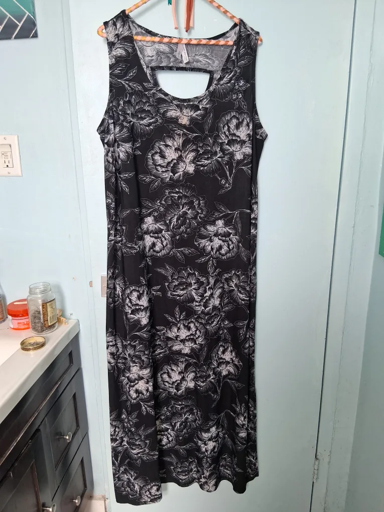 2B Style Black Floral Maxi Dress - Size 1X thumbnail