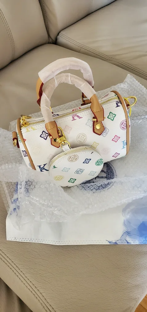 White Patterned Handbag with Coin Purse image indicator(6)