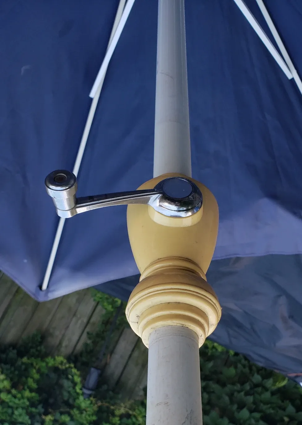 8ft Labatt Blue Pilsener Patio Umbrella image indicator(4)