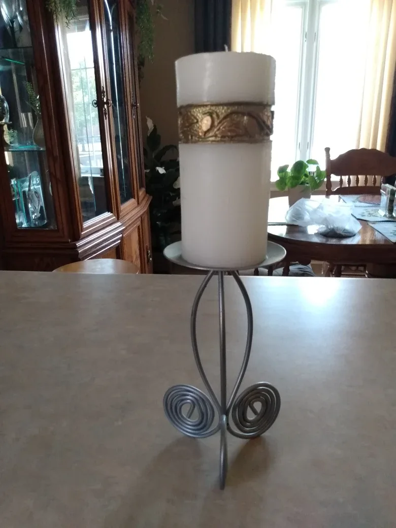 (New) Decorative Scented Candle on Metal Candle Holder image indicator(2)