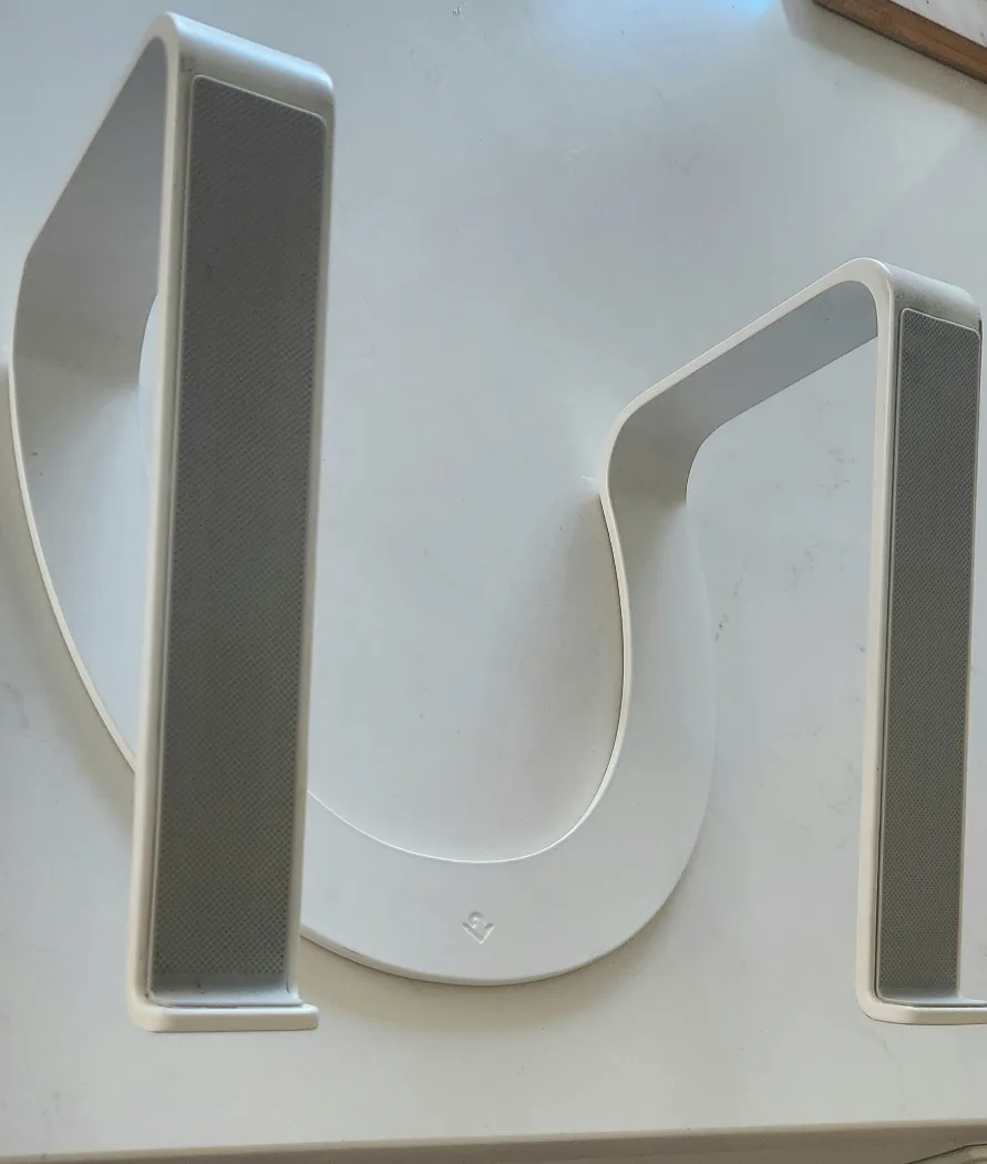 Curve Laptop Stand - White image indicator(3)