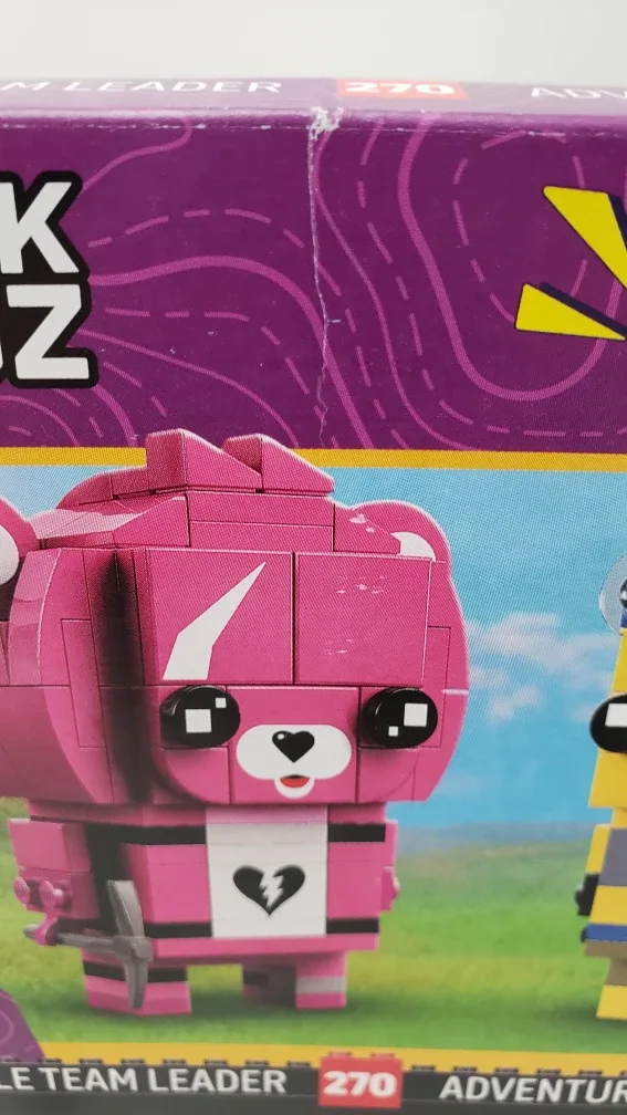 LEGO BrickHeadz Fortnite Cuddle Team Leader 40760 image indicator(5)